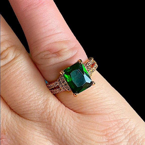 GOLD EMERALD RING 18K GOLD PLATED RING SIZE 7 - Picture 5 of 9